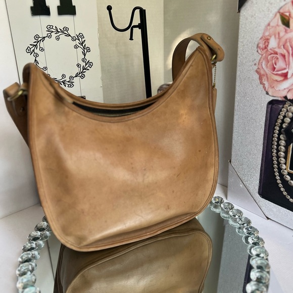 are Vintage 1475 tan leather shoulder bag - Picture 5 of 14